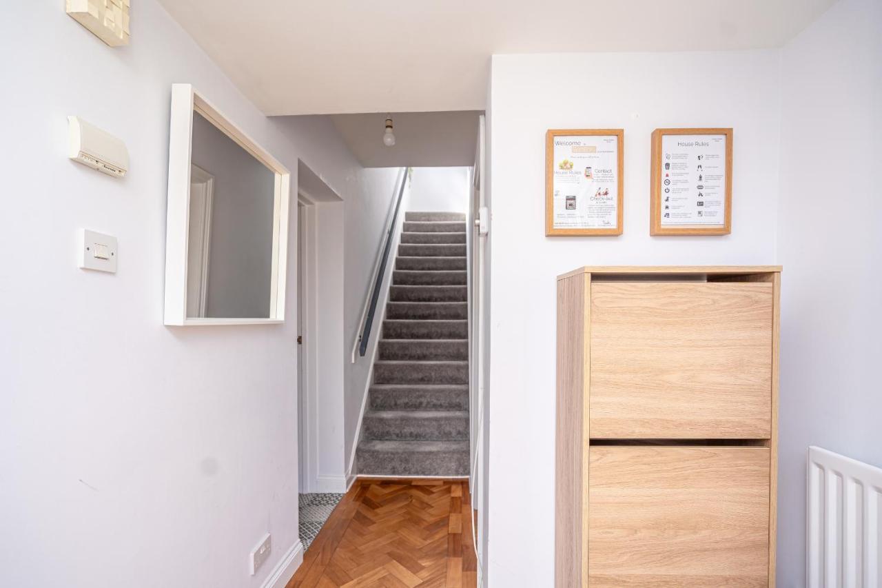 Spacious 5 Bedroom House - Sleeps 7 - 3-Car Driveway - Work - Leisure 伍尔弗汉普顿 外观 照片