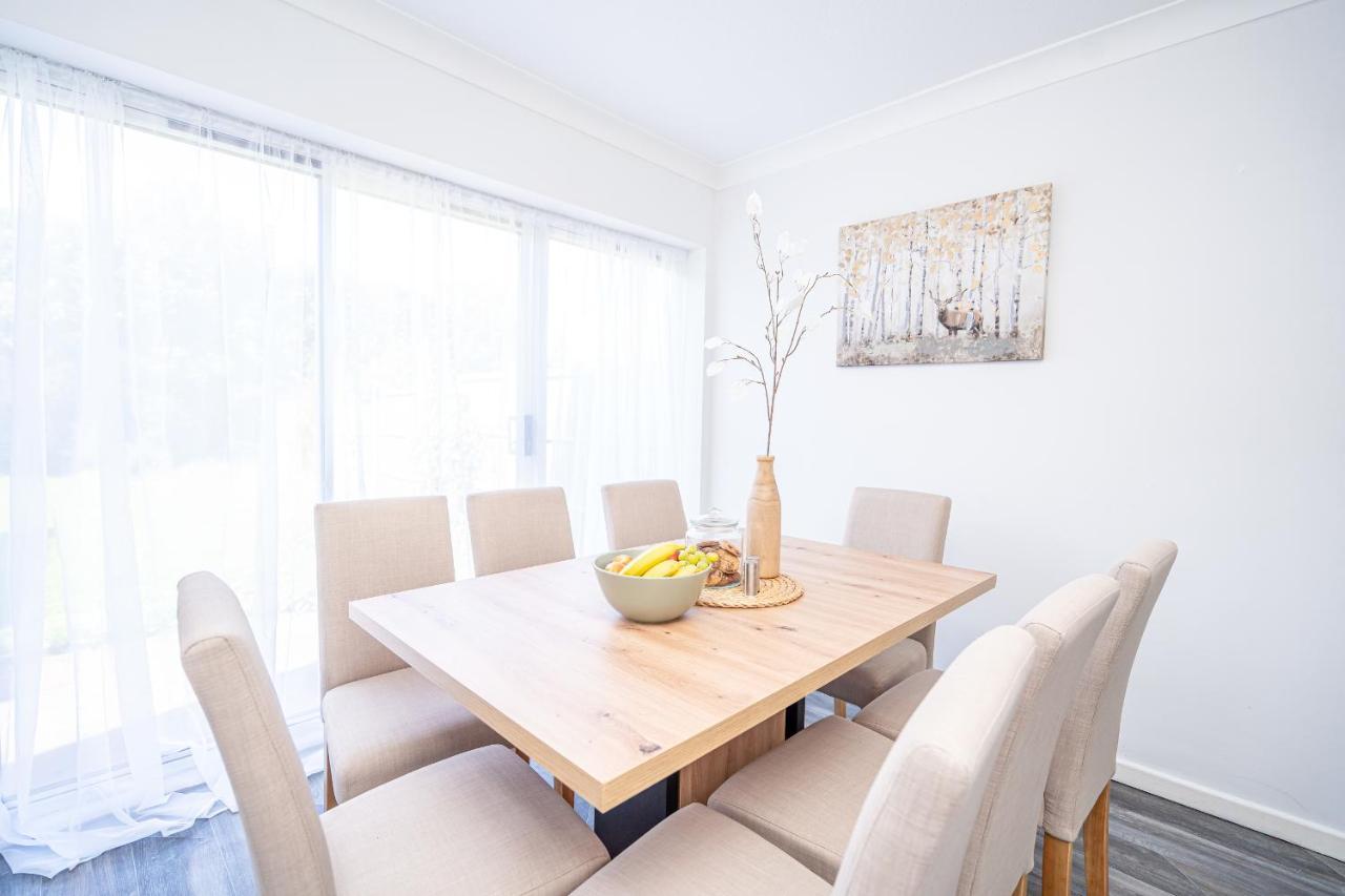 Spacious 5 Bedroom House - Sleeps 7 - 3-Car Driveway - Work - Leisure 伍尔弗汉普顿 外观 照片
